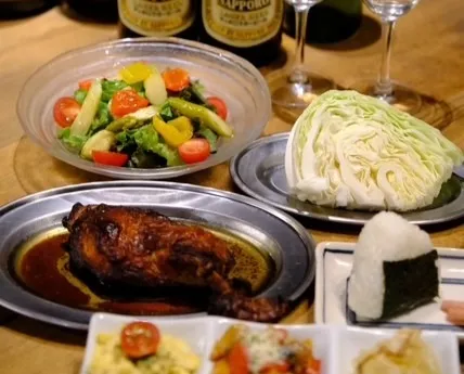 骨付鳥をはじめとする多彩な料理